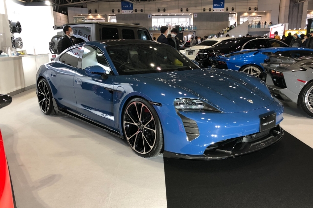 ポルシェタイカンのカスタムカー写真