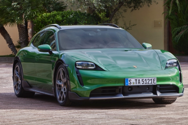 ポルシェ(Porsche) Taycan Turbo Cross Turismo(タイカン ターボ クロスツーリスモ)