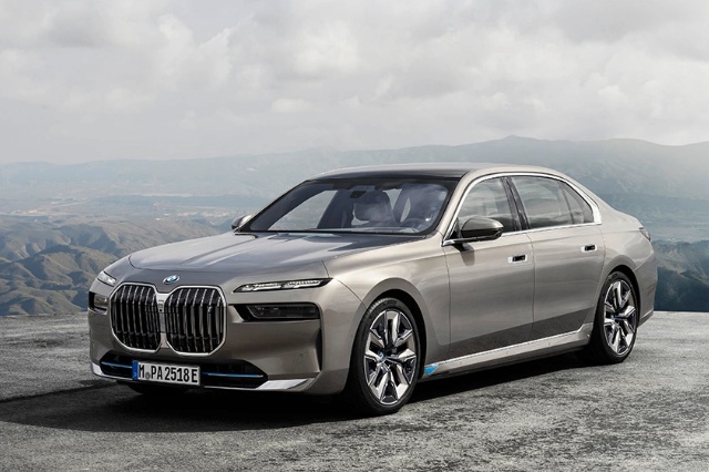 BMW i7