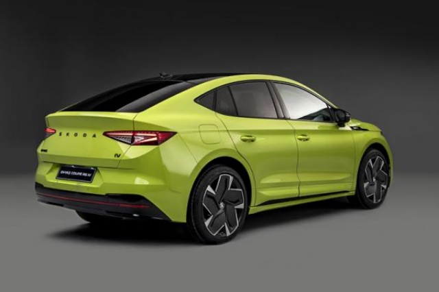 ENYAQ Coupe RS iV（シュコダのEV)のリアビューの写真