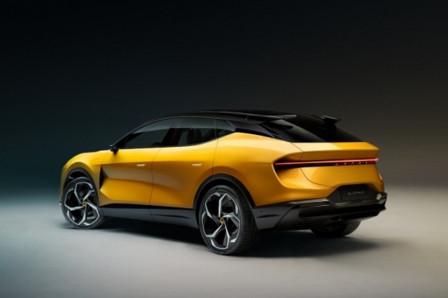 Lotus Eletre(ロータス エレトレ)のリアビューの写真