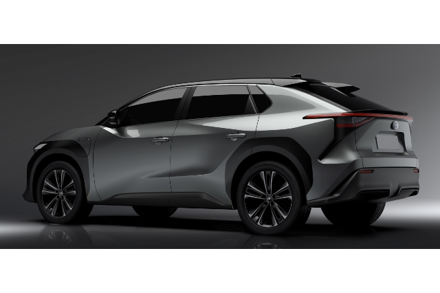 bZ4X（トヨタのEV）のリアビュー写真
