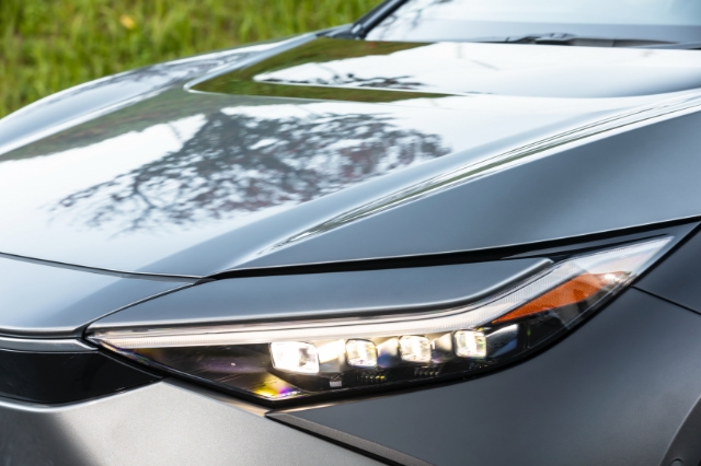 bZ4X（トヨタのEV）のヘッドライト写真