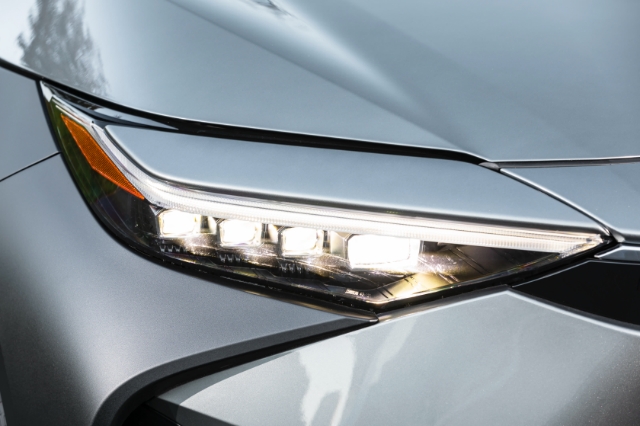 bZ4X（トヨタのEV）のヘッドライト写真