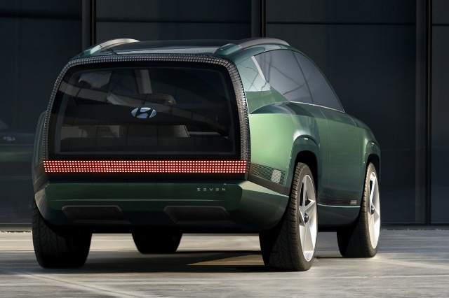 SEVEN concept（hundaiのEV)のリアビューの写真