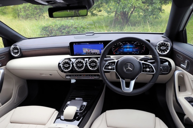 A250 ePHEV（メルセデスのPHEV）のインテリア写真