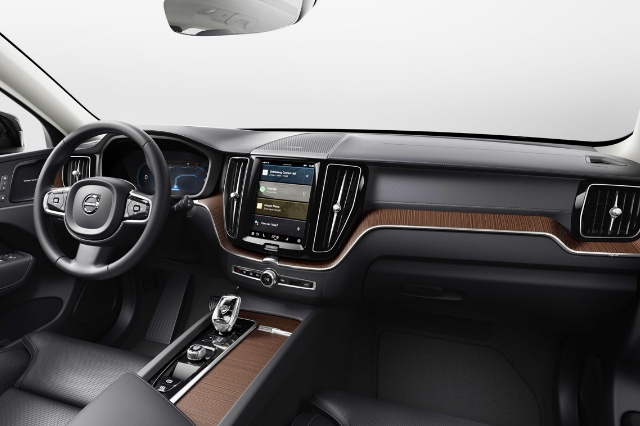 S60リチャージ アルティメイトT6 AWD プラグインハイブリッド（ボルボのEV)の内観の写真