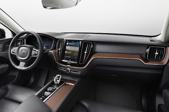 V90リチャージ アルティメイトT8 AWD プラグインハイブリッド（ボルボのEV)の内観の写真