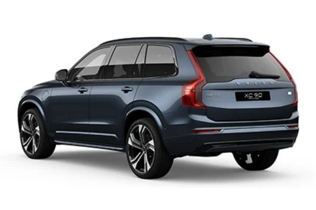 XC90リチャージ アルティメイトT8 AWD プラグインハイブリッド（ボルボのEV)のリアビューの写真