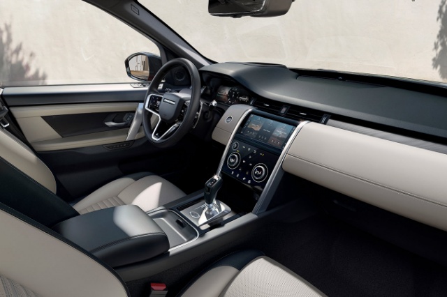 ディスカバリースポーツ（ランドローバーのEV)の内観の写真