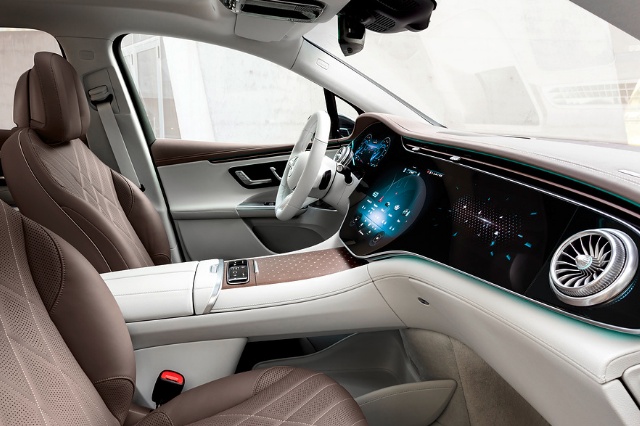  EQE SUV（メルセデスのEV)の内観の写真