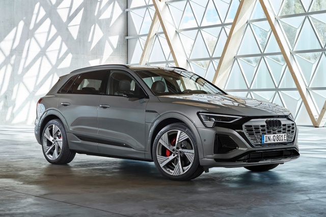 アウディ(Audi) Q8 e-tron