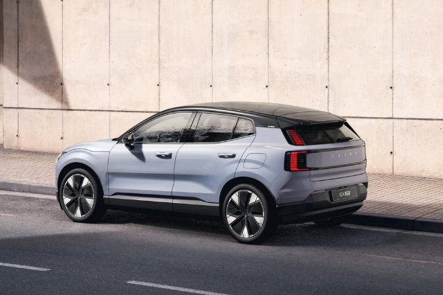 EX30（VolvoのEV）リアビューの写真