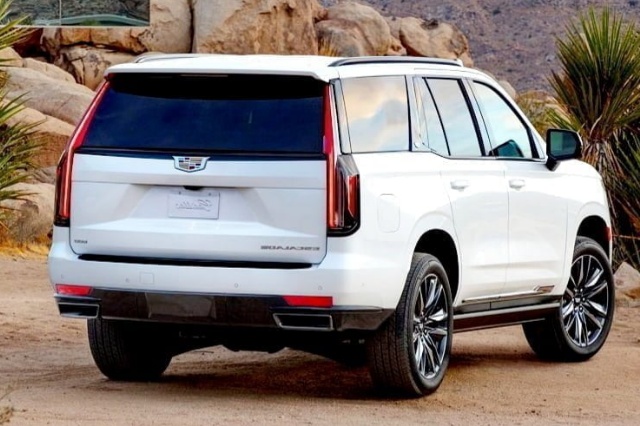 ESCALADE IQ（キャデラックのEV）リアビューの写真