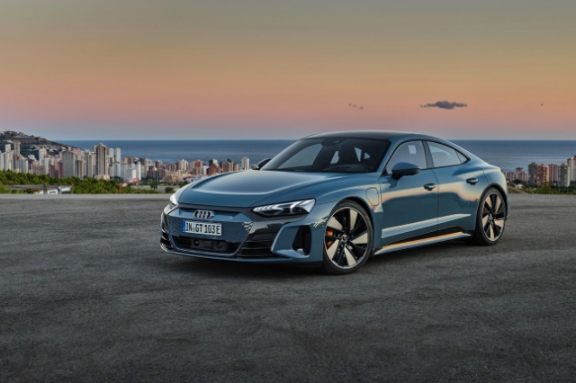 アウディ(Audi) e-tron GT quattro