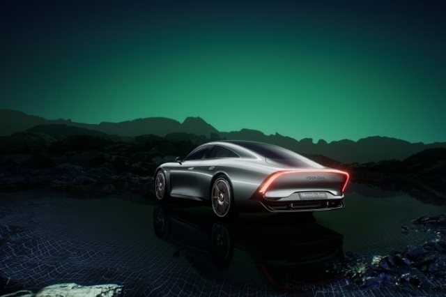 EQXX（メルセデスベンツのEV)のリアビューの写真