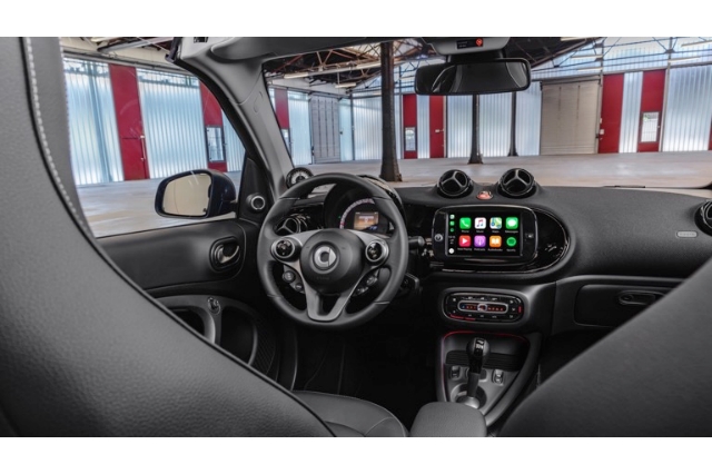 EQフォーツーカブリオレ（スマートのEV)のインテリアの写真