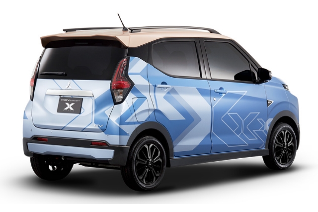 K-EVコンセプト Xスタイル（三菱のEV)のリアビューの写真