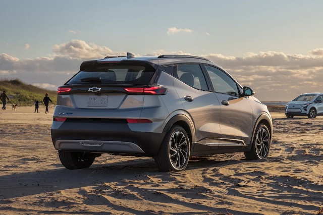 BOLT EUV（シボレーのEV)のリアビューの写真