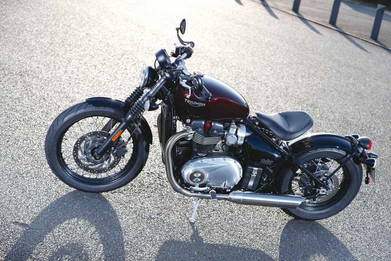 クラシカルで上質なワイルド・ボバー、発進！【TRIUMPH BONNEVILLE BOBBER】(2017年)