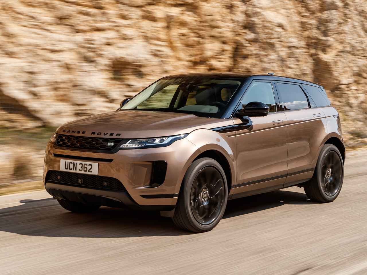 レンジローバーイヴォークが2代目にフルモデルチェンジ！ ランドローバー初となるマイルドハイブリッドも用意