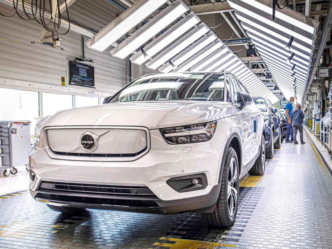 ボルボ初の電気自動車「XC40リチャージ」の生産を開始。2021年内の日本導入を予定するSUV