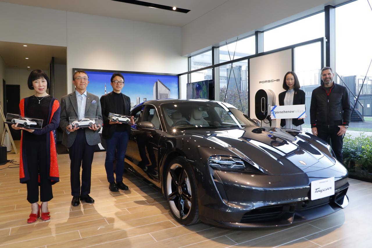 ポルシェ タイカン デリバリーセレモニー開催。現車を見ずに購入したオーナーの期待値は高い