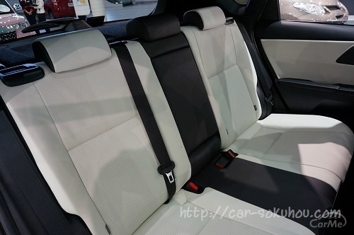 居住性はイマイチ!オーリス ハイブリッド後部座席の2つの不満