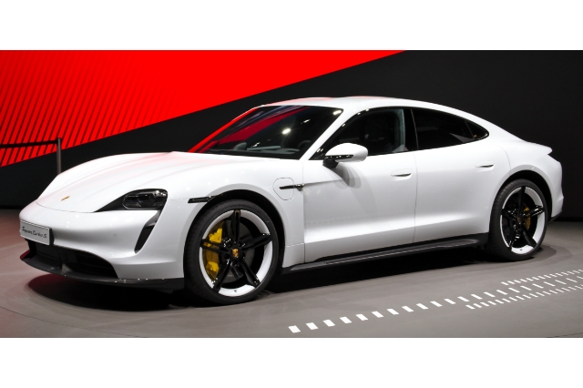Taycan Turbo S(タイカン ターボS)の外観写真