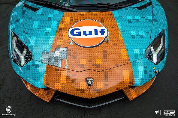 これは斬新。今度はレゴブロック風にラッピングされたランボルギーニ「アヴェンタドール」が登場