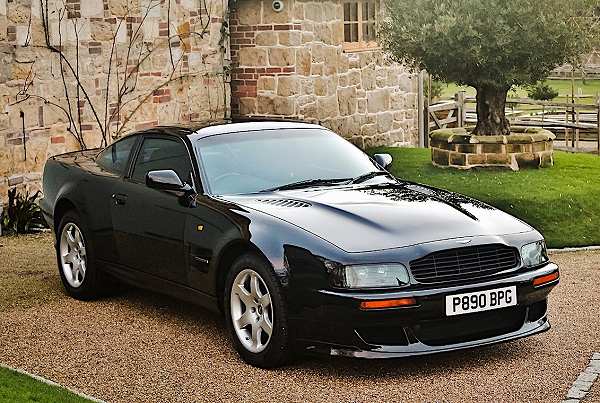 エルトン・ジョン氏が所有していたアストンマーティン「V8ヴァンテージ」がオークションに出品へ。僅か240台のみの希少モデル