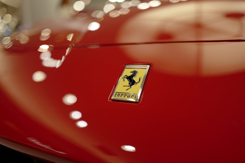 新型ハイブリッドフェラーリの発表は5/31、出力は1000馬力級。価格は7500万円という話も出てきて憶測が飛び交う