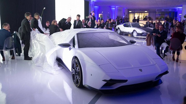 ARESデザインがデ・トマソ「パンテーラ」の復活モデル「プロジェクト・パンサー」を世界初公開。イメージ・エンジン・内装はランボルギーニ【動画有】